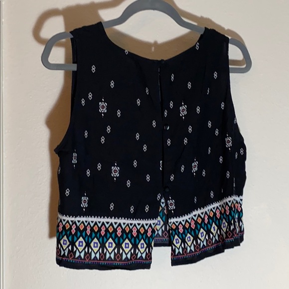 Divided Patterned Crop Top - Picture 3 of 4